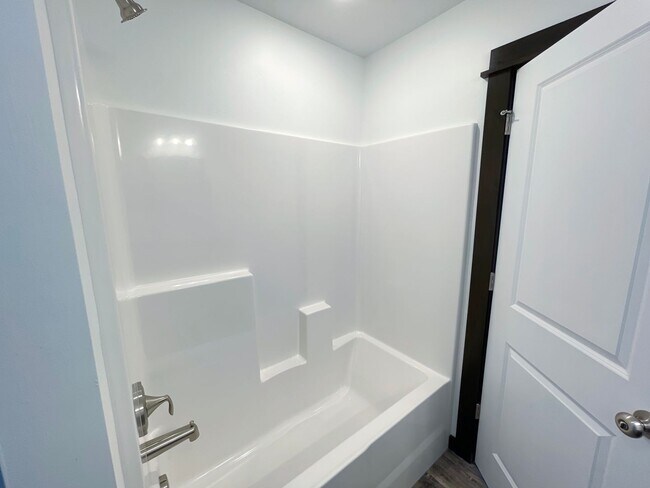 Building Photo - 827 Rookery Ln