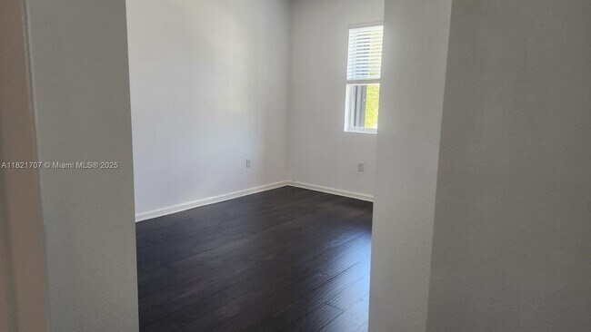Building Photo - 25309 SW 118 Ct