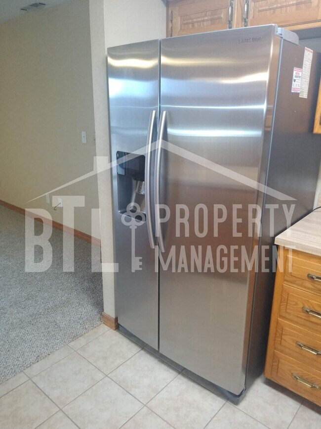 Building Photo - Condo by Lake with RV Spot!! 55+ Community