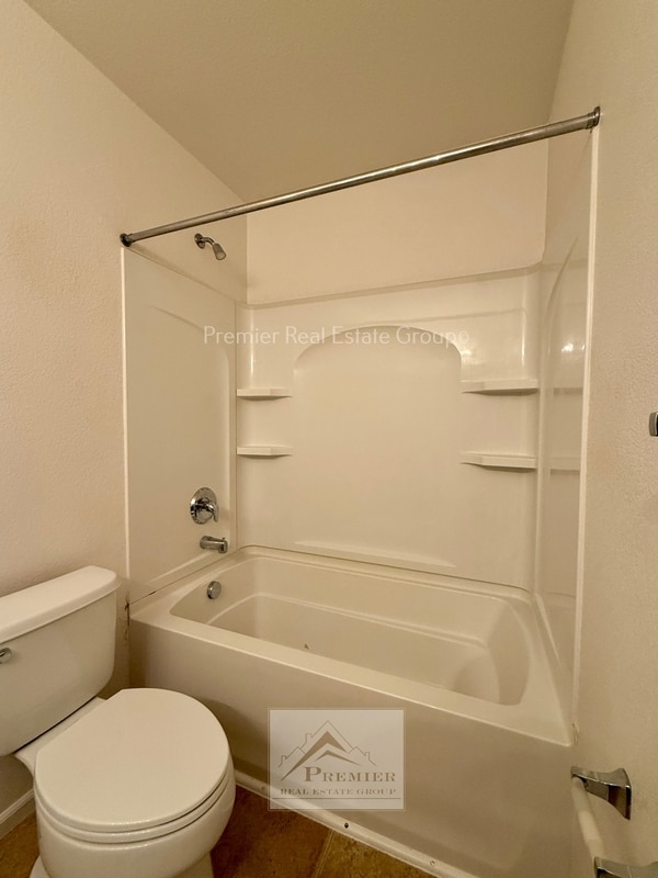 Building Photo - 7920 Sandy Springs Point