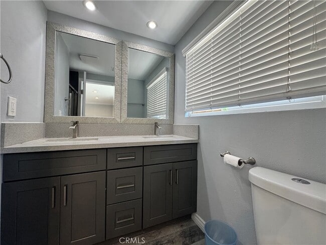 Building Photo - 1516 E Cyrene Dr