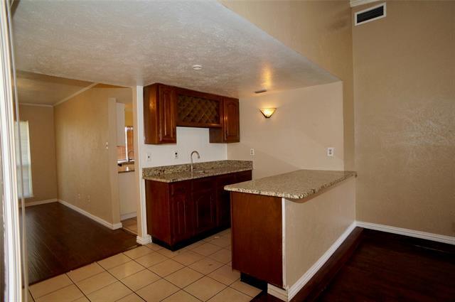 Building Photo - 4916 Crawford Dr