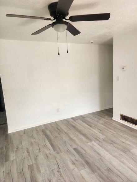 Building Photo - 56 Dumont St