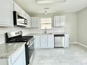 Building Photo - 10422 Iris Lake Ct