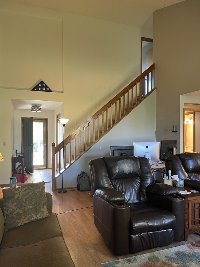 Building Photo - 2032 Prairie View Ct