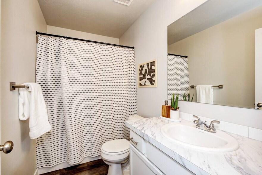 Building Photo - 5280 West Grand Rapids St