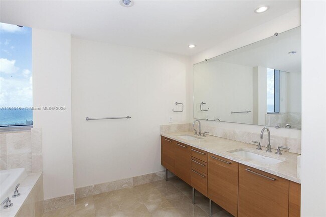 Building Photo - 17001 Collins Ave