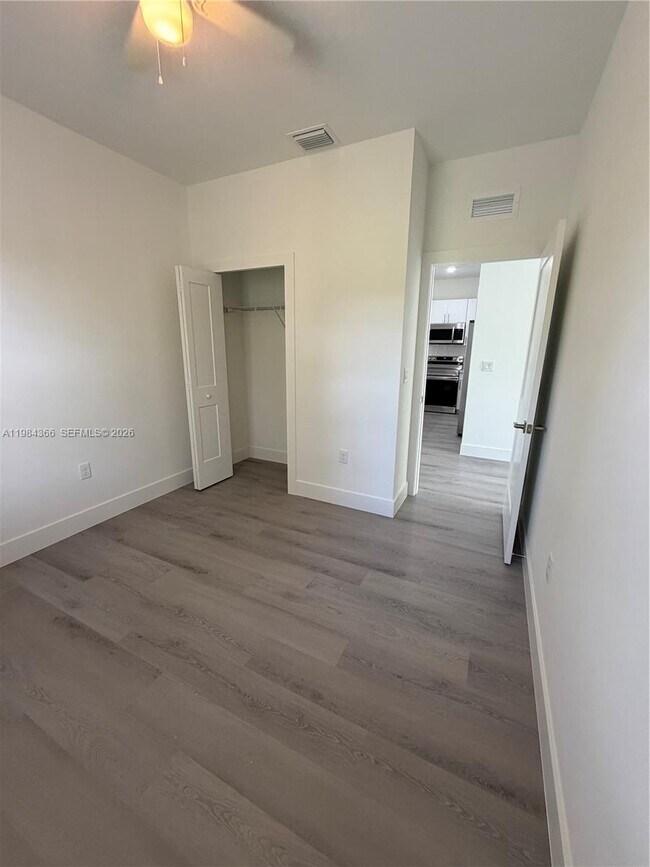 Building Photo - 721 Ivan Ave S