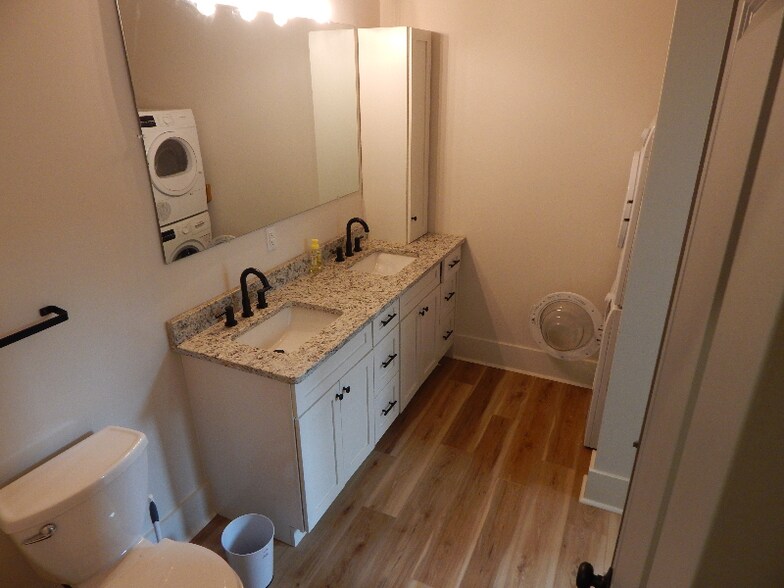 Building Photo - 233 Marshland Ln