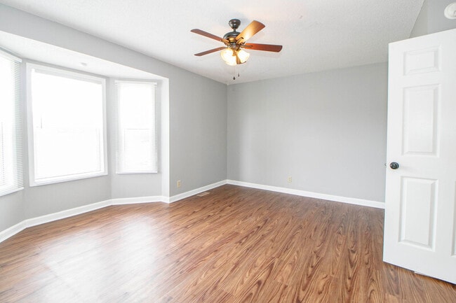 Building Photo - 1212 Kendall Dr