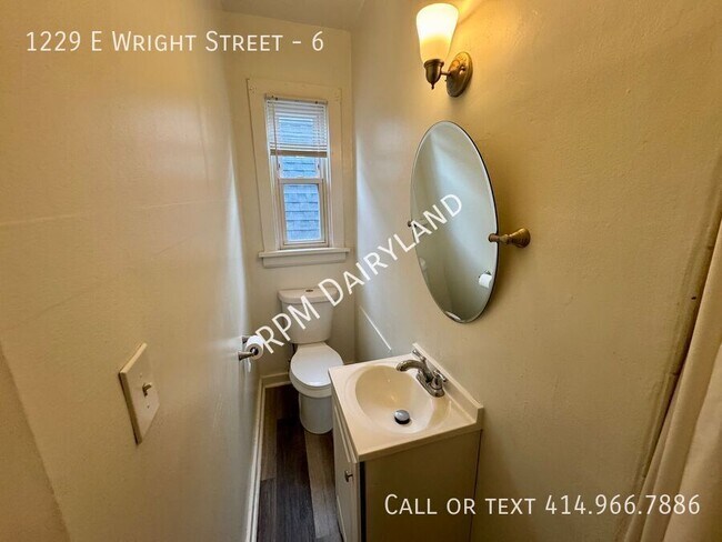 Building Photo - 1229 E Wright St
