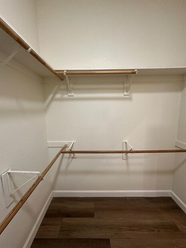 Building Photo - 7026 N Warren Ave