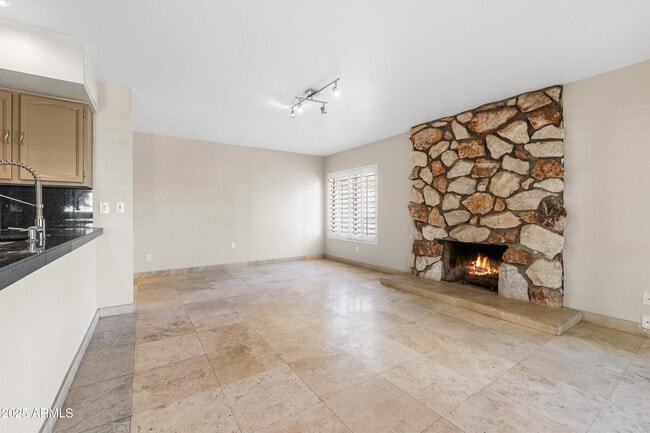 Building Photo - 8624 N Timberlane Dr