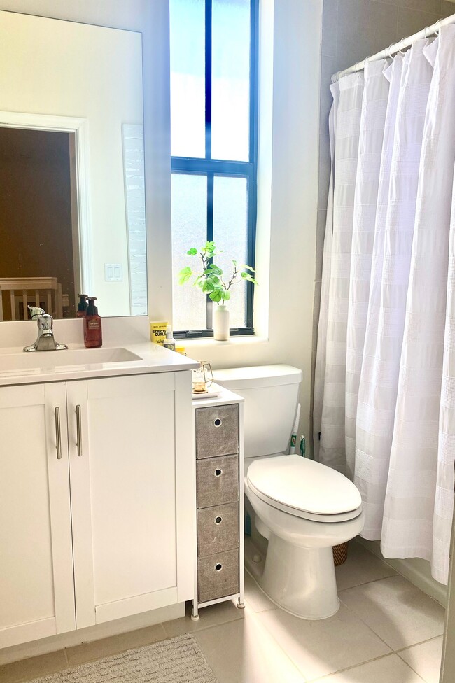 Building Photo - 3202 W 108th St