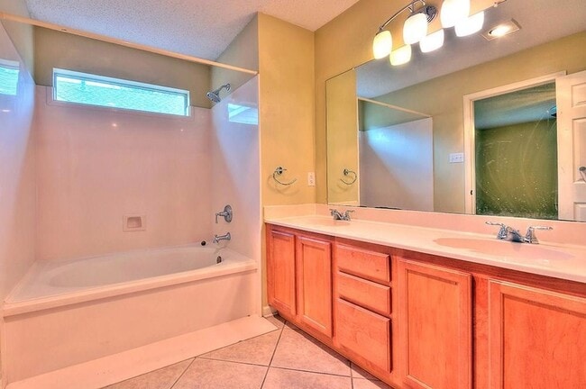 Building Photo - 1106 Devonshire Dr