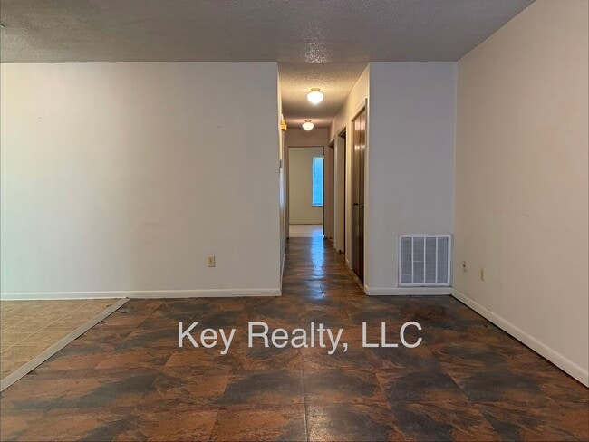 Building Photo - HQV-2519 Llewellyn
