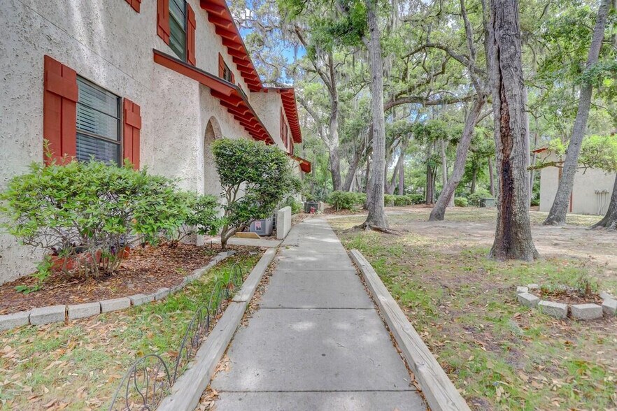 Building Photo - 400 William Hilton Pkwy