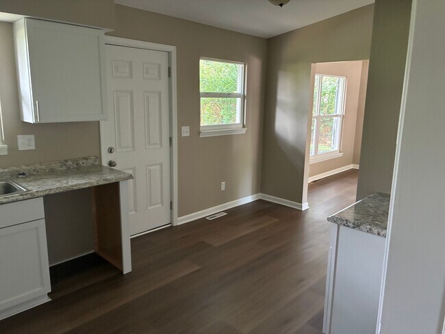 Building Photo - 418 Ranchero Pl