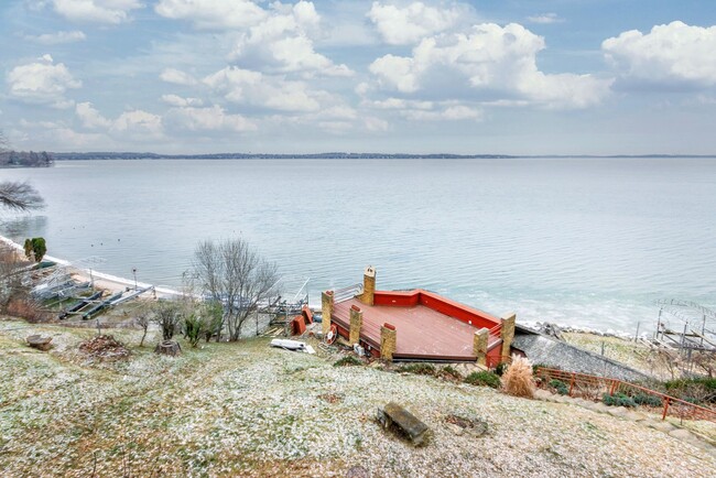 Building Photo - Lake Mendota Dream Home in Desirable Sprin...