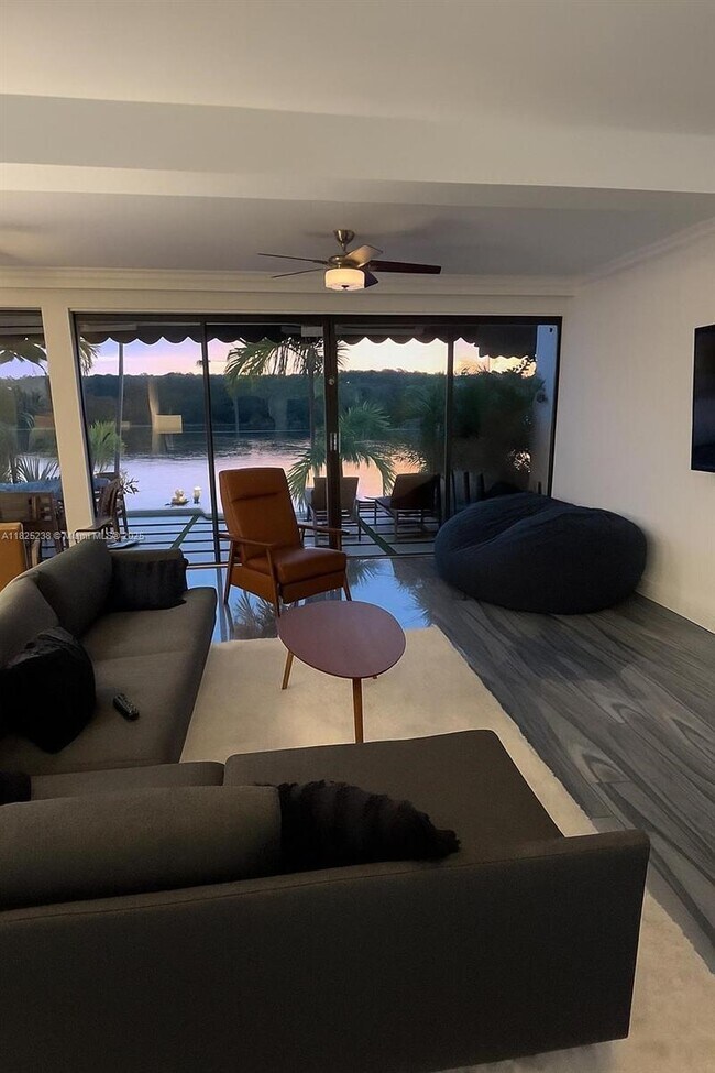 Building Photo - 440 Poinciana Island Dr