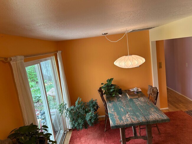 Building Photo - 3 Bedroom single level home w/garage AND free landscaping