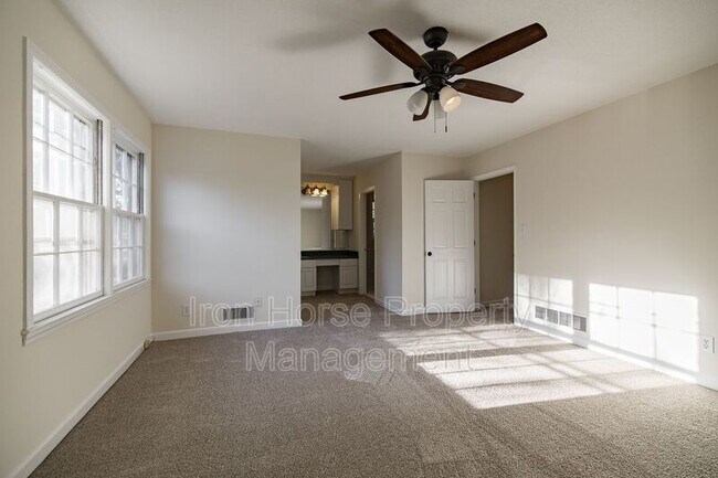 Building Photo - 265 Ponderosa Dr