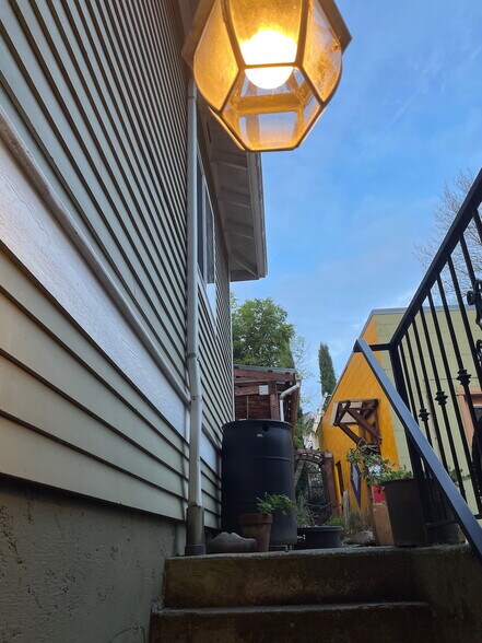 Building Photo - 4041 E Burnside St