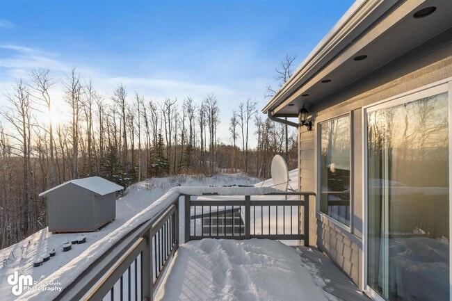 Building Photo - Gorgeous Palmer Home!