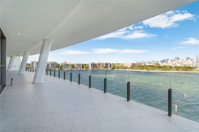 Building Photo - 5 Grove Isle Dr