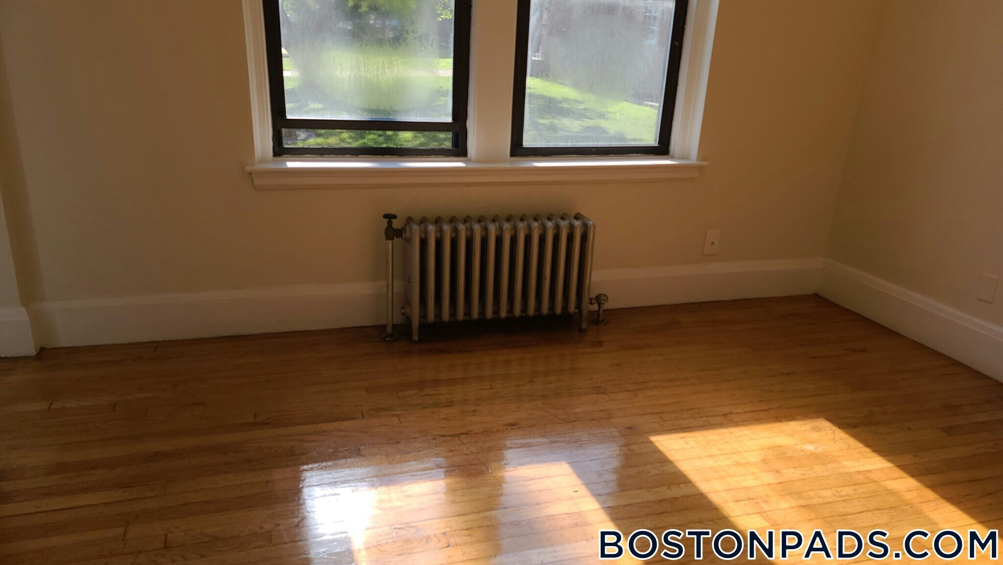 Building Photo - 349 Pleasant St