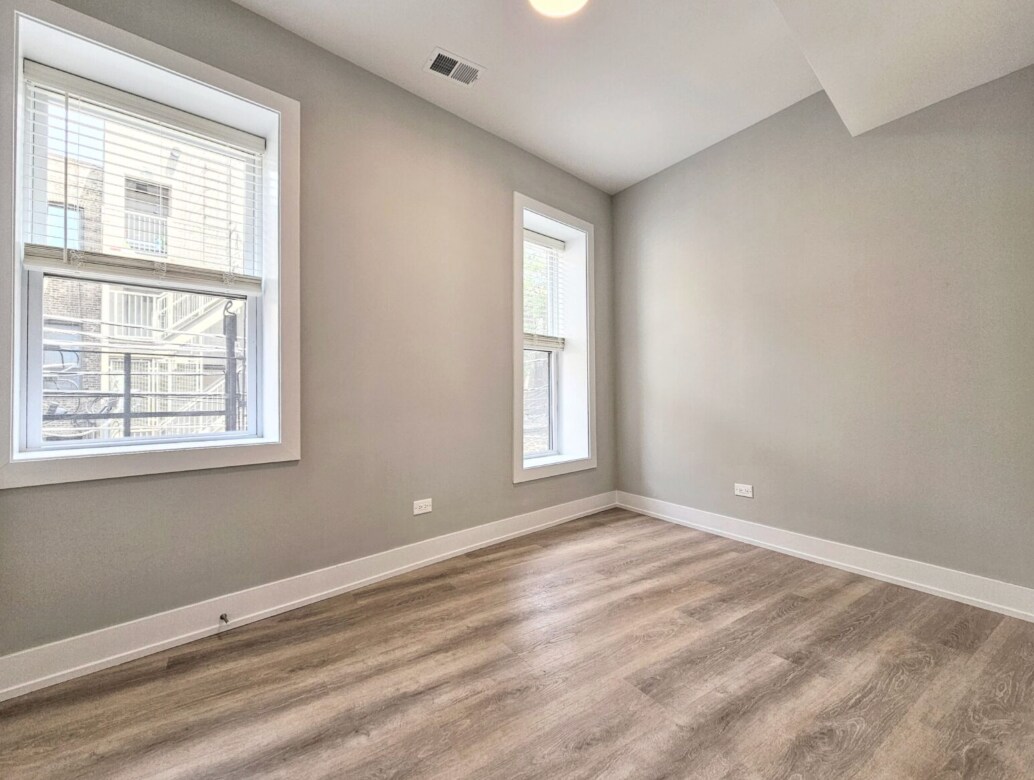 Building Photo - 428 W Belden Ave