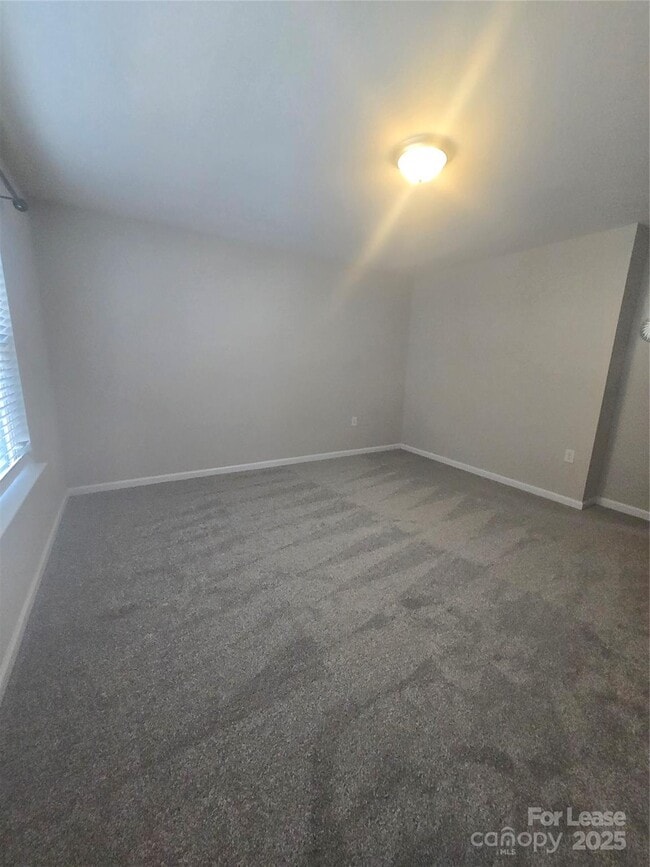 Building Photo - 756 Nannyberry Ln