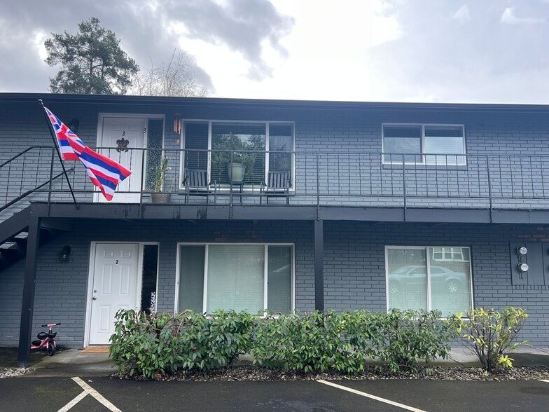 Building Photo - 15906 Elm St E