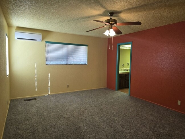 Building Photo - HOUSE - VILLAGE OF OAK CREEK