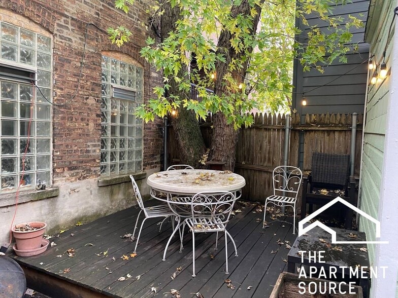 Building Photo - 3605 N Damen Ave