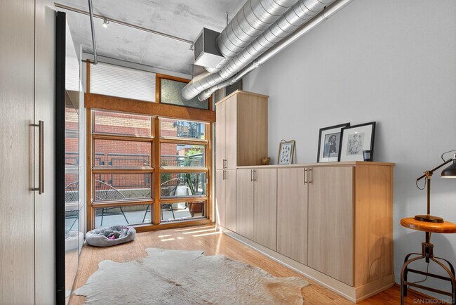 Building Photo - 877 Island Ave