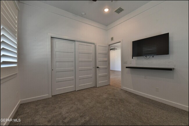Building Photo - 218 Rutland Pl