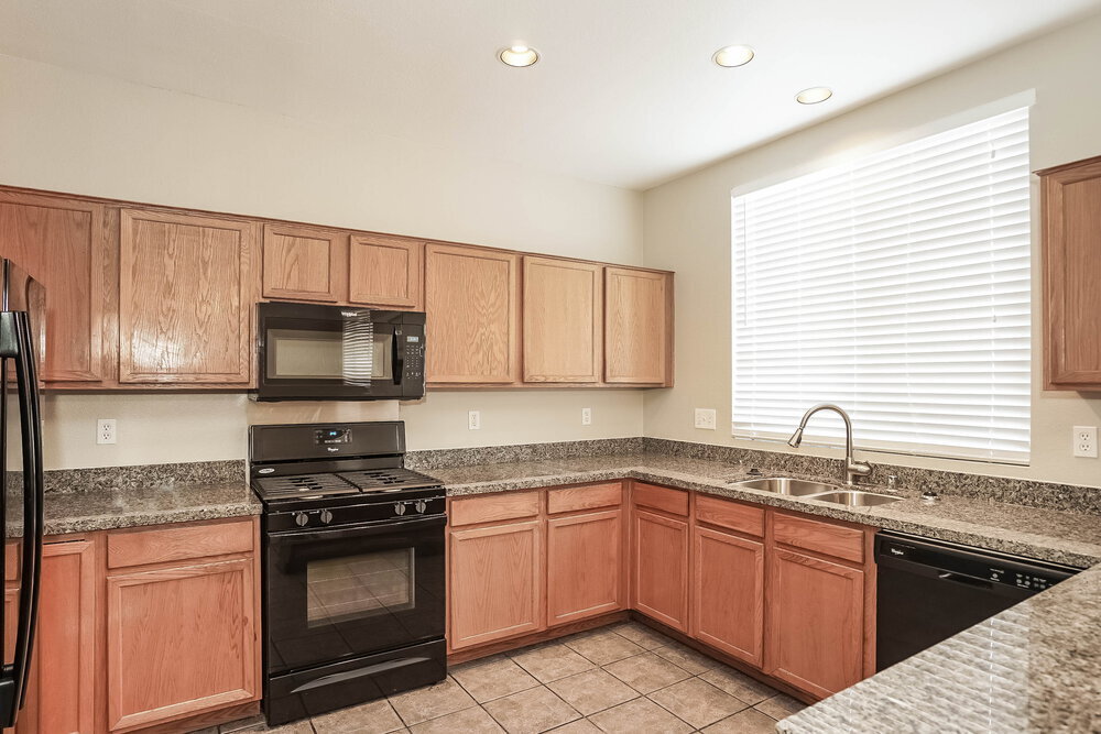 Building Photo - 9524 Friant St