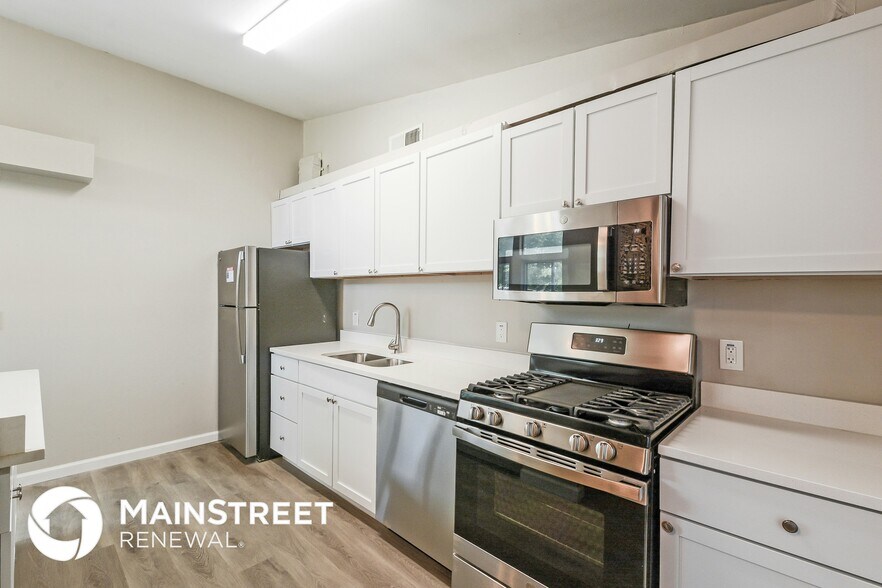 Building Photo - 2380 St Catherine St