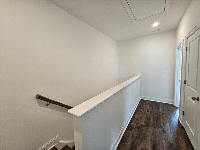 Building Photo - 502 Healy Dr