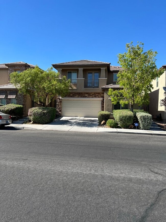 Building Photo - ABSOLUTELY AMAZING! Large 4 bedroom 2 stor...