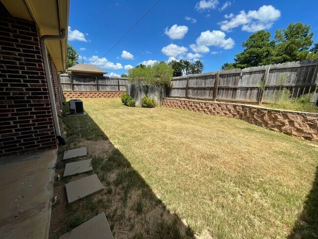 Building Photo - 104 Letha Ct