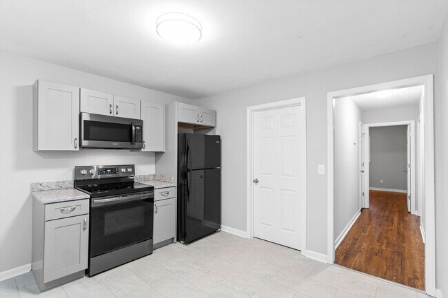 Building Photo - 904 Richardson St