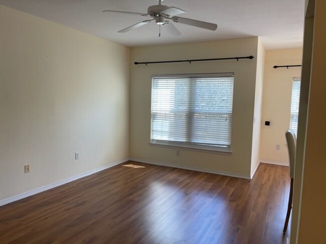 Building Photo - ** Second Floor Condo Available Now in Tid...