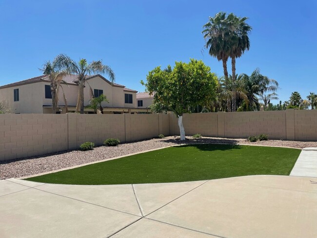 Building Photo - 2117 E Riviera Dr