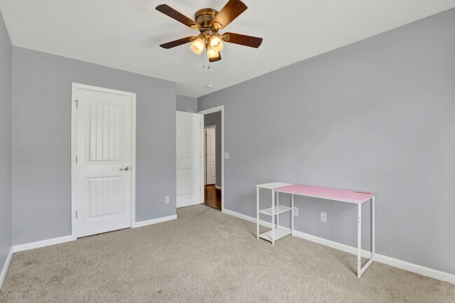 Building Photo - 86 Crystal Lake Dr