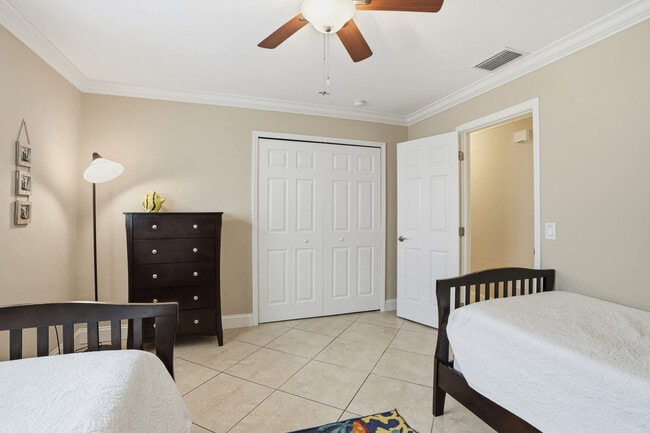 Building Photo - 660 100th Ave N