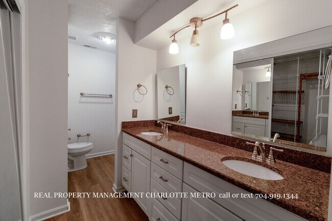 Building Photo - Charming HOME in Prime South Charlotte Location!