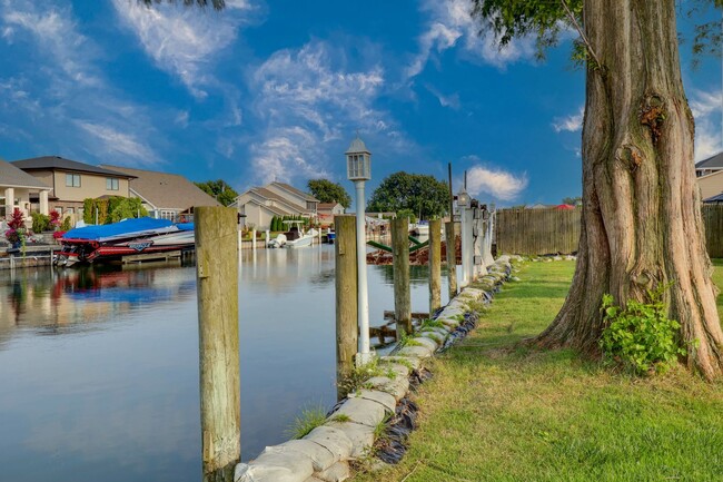 Building Photo - Three Bedroom ranch on a canal lot with bo...