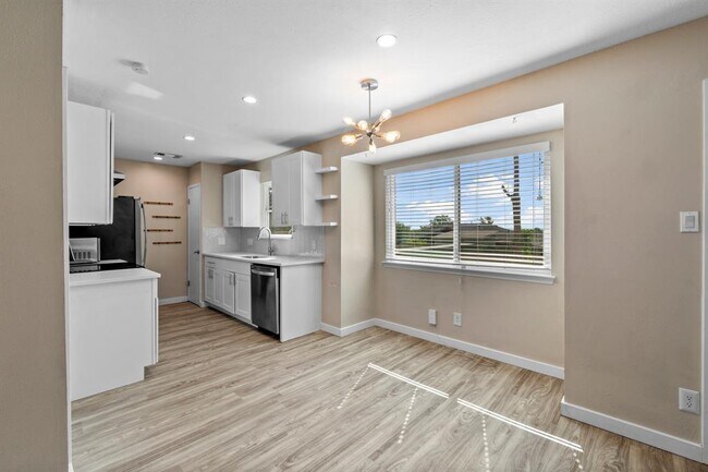 Building Photo - 10107 Floyd Dr